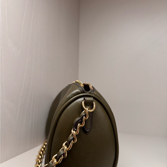Green Crossbody Bag with Chain Strap and Gold Hardware - Picture 5 of 6